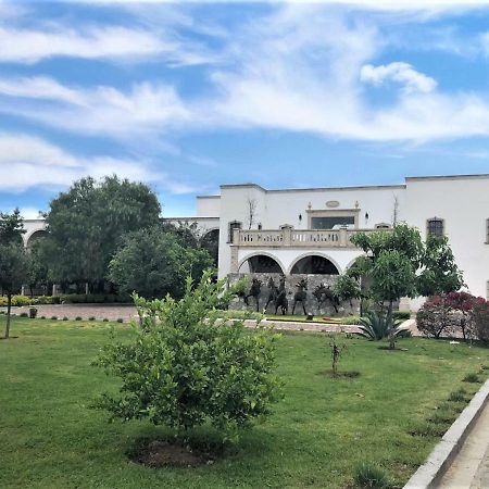 Hotel Hacienda Santa Fe Silao Exterior photo